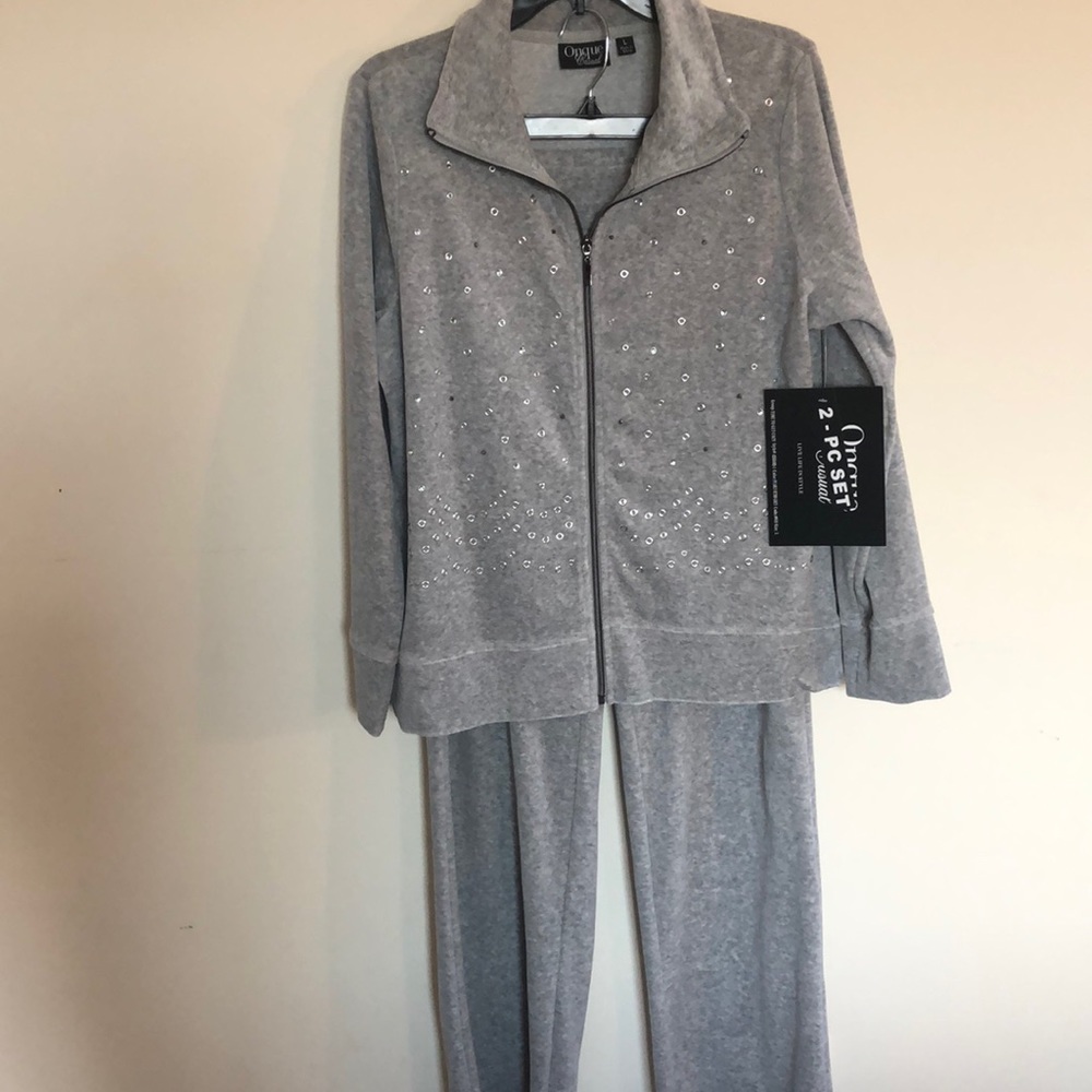 CLASSY 2-PIECE WARM UP SUIT